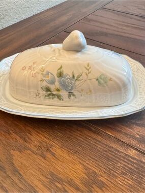 Mikasa china in precious blue michelle pattern butter dish with lid